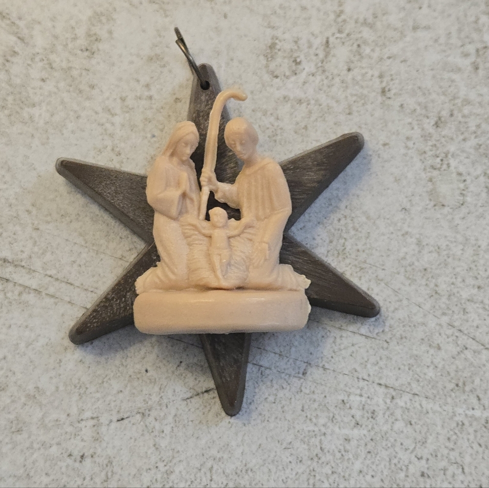 Vtg MCM Holy Family Christmas Ornaments Star Nativity Plastic 2.5” Hong Kong